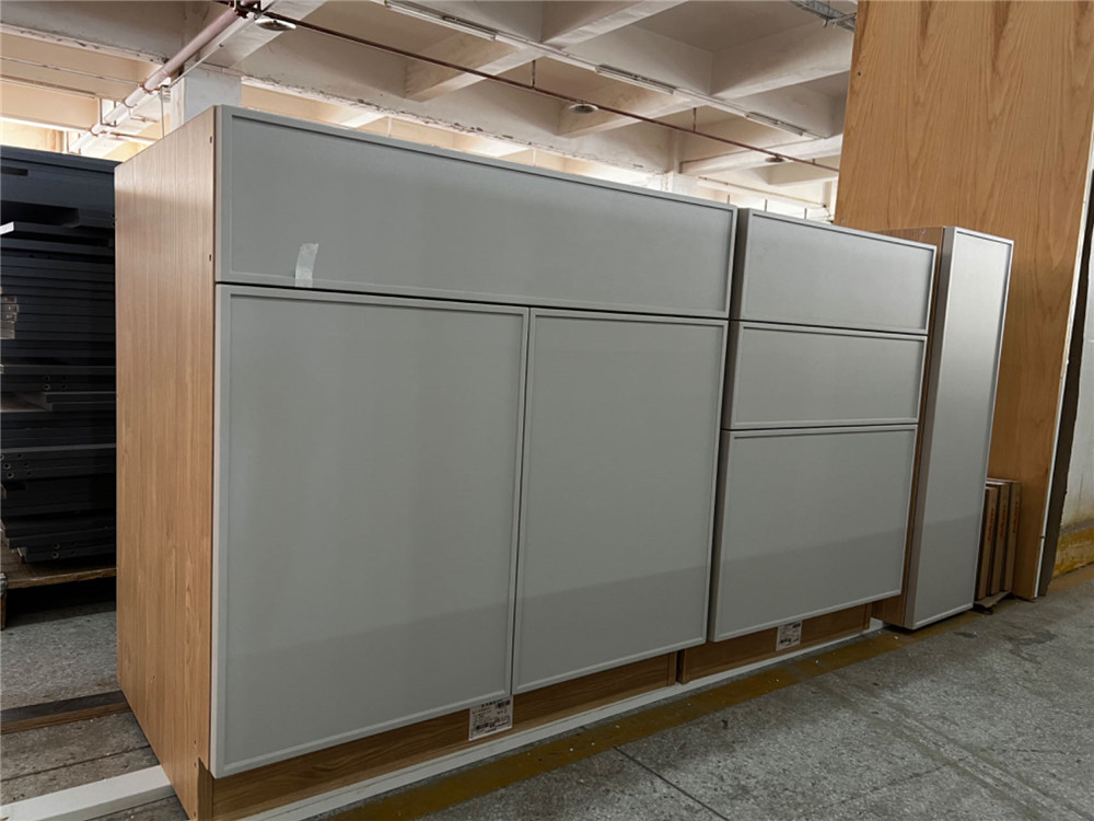 Popular Narrow boarder shaker style cabinet Posted by Homers Buildin-01 (1)